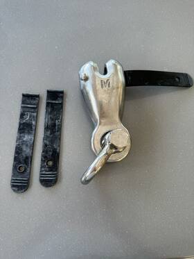 M2ssh38a Mantus Marine M2 3/8 Stainless Steel Chain Hook And Shackle Two Extra Straps