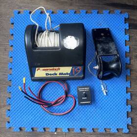P11163 Powerwinch Deck Mate 19 By Carefree Of Colorado Used