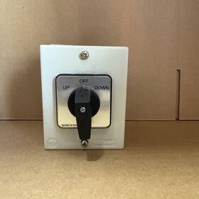P220-se3049 Salzer Momentary Boat Lift Switch - New Scratch During Shipping As Is Sku 4