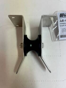Windline 798772100034 Small Stainless Steel Platform Anchor Roller For Boats 18 To 30 Feet